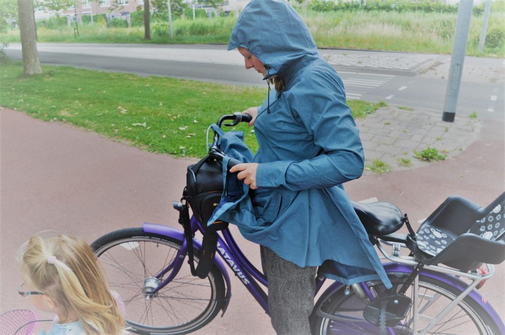 review agu seq regenjas op de fiets