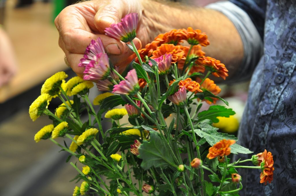 bloemstuk maken met chrystanten