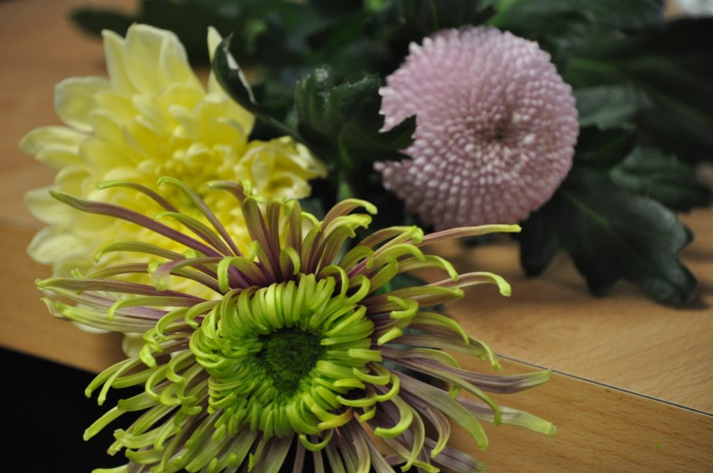 bloemstuk maken met chrystanten