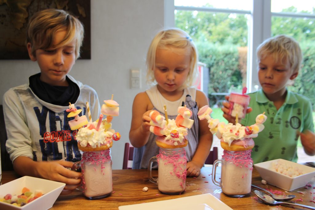 Roze freakshake maken